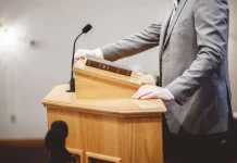 O Púlpito e a Palavra: Um Chamado à Fidelidade e Reverência